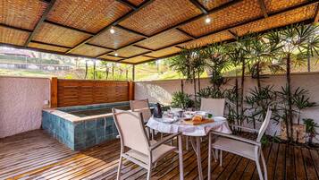 Vila | Tempat makan outdoor