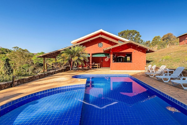 Villa | Pool | Outdoor pool, sun loungers - Fazenda Realeza (Pedra Bela)