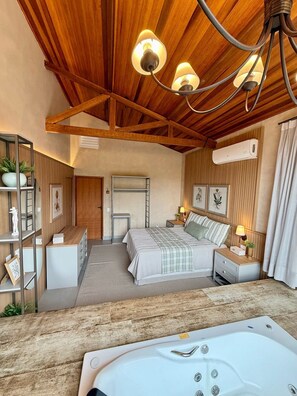 Chalet | 4 Schlafzimmer, Schreibtisch, Verdunkelungsvorhänge