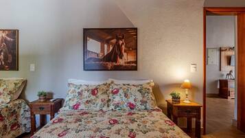 4 bedrooms, desk, blackout drapes, soundproofing