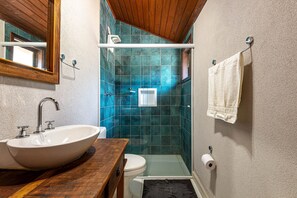 Villa, Klimaanlage, zum Garten hin | Badezimmer