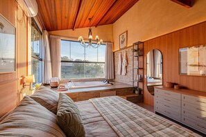 Chalet | 4 bedrooms, desk, blackout curtains, soundproofing