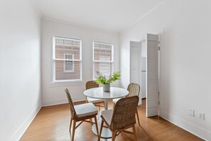 Dining - Large Groups Welcome - 2 Homes Next Door (New Iberia)