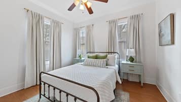5 bedrooms, iron/ironing board, WiFi, bed sheets