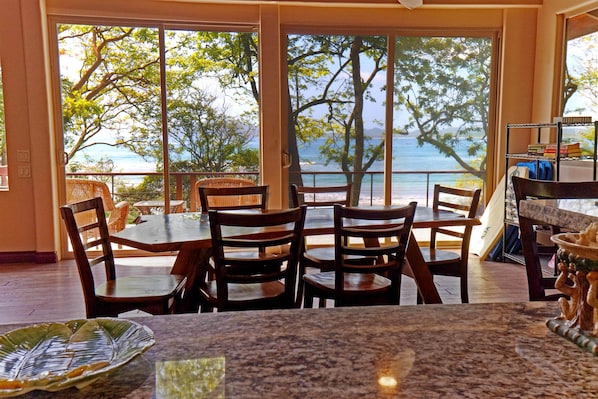 Dining - Beautiful Beachfront 4 bedroom Beachhouse with pool (Tamarindo)