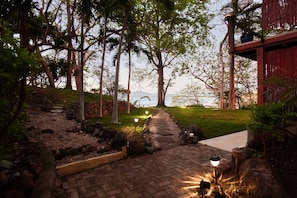 Property grounds - Beautiful Beachfront 4 bedroom Beachhouse with pool (Tamarindo)