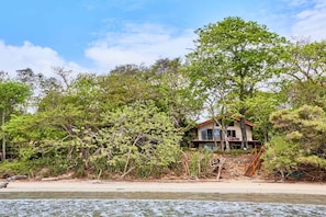 Exterior - Beautiful Beachfront 4 bedroom Beachhouse with pool (Tamarindo)