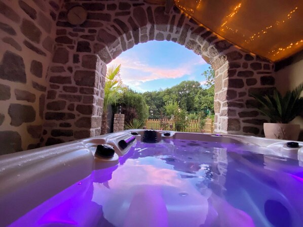 Bain à remous extérieur