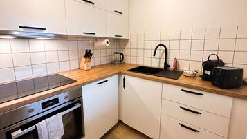 Microonde, forno, piano cottura, lavastoviglie