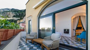 Habitación, bañera de hidromasaje | Terraza o patio