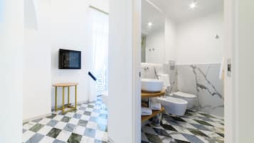 Habitación junior, tina | Ropa de cama de alta calidad y camas con efecto memoria