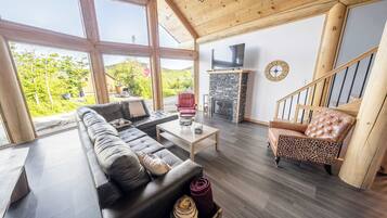 TV, fireplace, table football, stereo