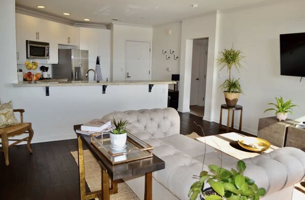 Living area - Hillcrest Haven W/pool-AC-HotTub-w/d (San Diego)