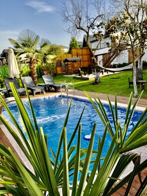 2 piscines extérieures