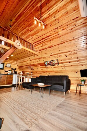 Bungalow Deluxe, vista al lago | 1 habitación, camas Tempur-Pedic, wifi gratis y ropa de cama 