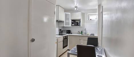 Apartment | Private kitchen | Fridge, microwave, oven, stovetop