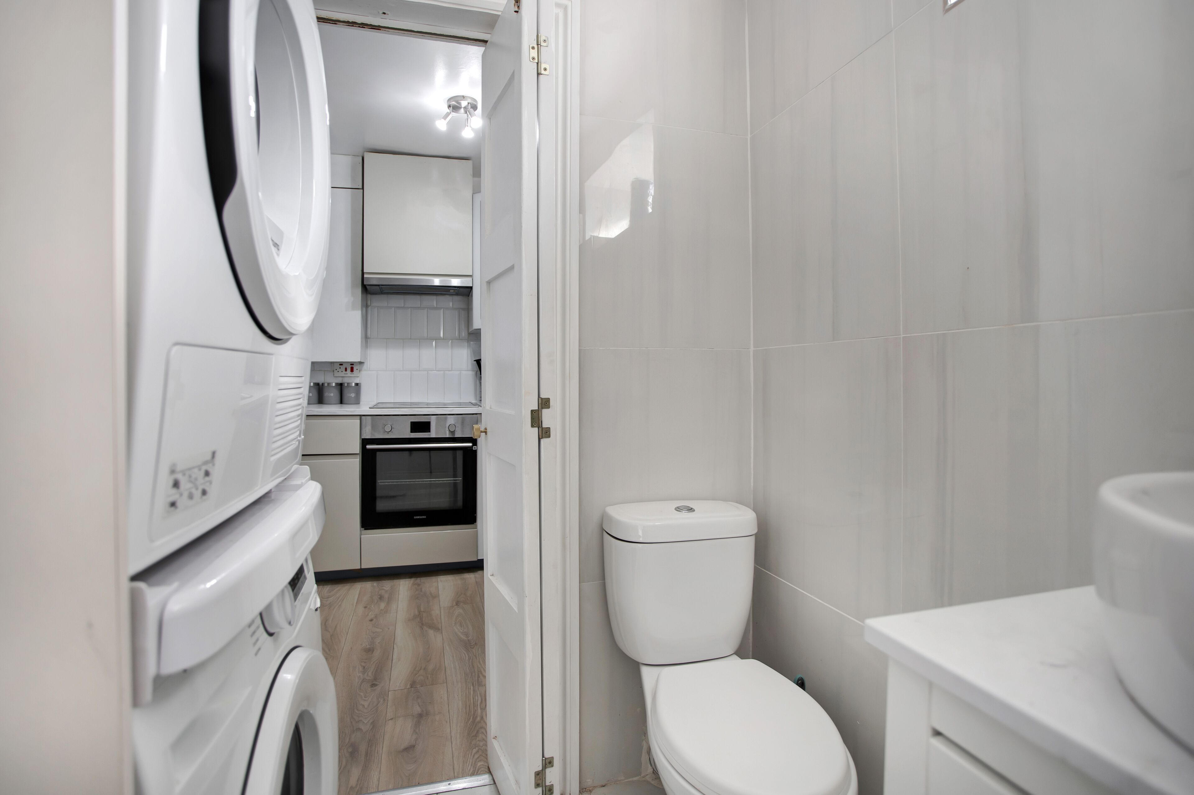 Apartment | Bathroom | Combined shower/tub, deep soaking tub, hair dryer, towels