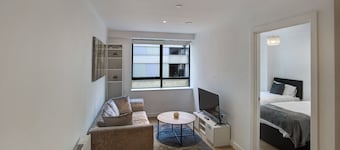 2-bed Apartment, Sleeps 4, Free Parking