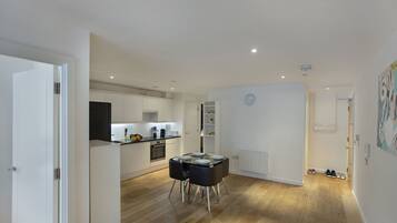 Căn hộ | Bếp riêng | Tủ lạnh, lò vi sóng, lò nướng, bếp nấu