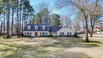 House (6 Bedrooms) | Front of property