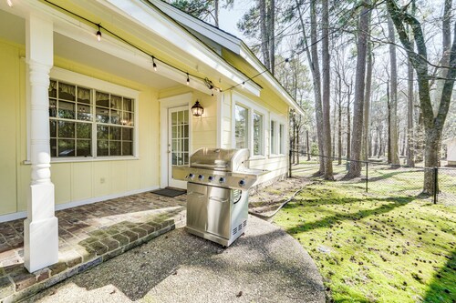 Expansive Texarkana Home w/ Yard: Near Golf!