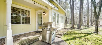 Expansive Texarkana Home w/ Yard: Near Golf!