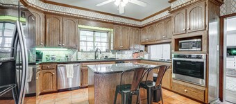 Expansive Texarkana Home w/ Yard: Near Golf!