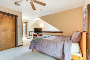 Interior - Community Beach Access: Lake Harmony Townhome (Lake Harmony)