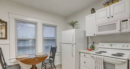 Family-friendly Bungalow: 1 Block to Avondale!