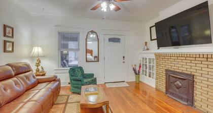 Family-friendly Bungalow: 1 Block to Avondale!