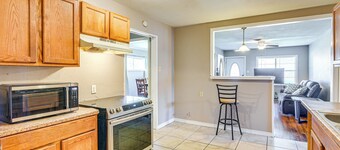 Spacious Orange Rental ~ 3 Mi to Museums & Garden!