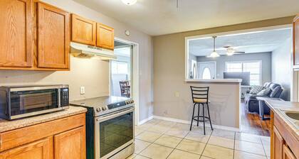 Spacious Orange Rental ~ 3 Mi to Museums & Garden!