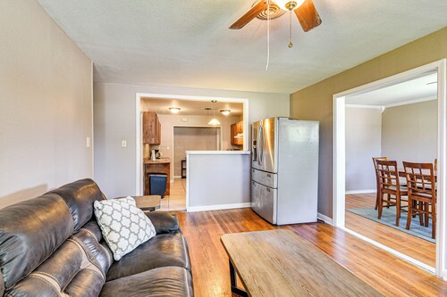 Spacious Orange Rental ~ 3 Mi to Museums & Garden!