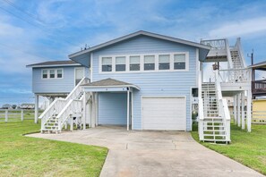 House (3 Bedrooms) | Interior - Modern Freeport Home w/ Views: Walk to Beach! (Freeport)