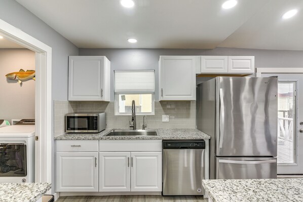 House (3 Bedrooms) | Interior - Modern Freeport Home w/ Views: Walk to Beach! (Freeport)