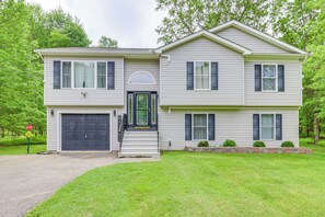 Interior - 5 Mi to Lake Naomi: Home w/ Hot Tub & Fire Pit (Long Pond)