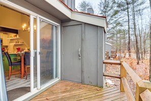 House (2 Bedrooms) | Interior - Cozy Cabin w/ Deck < 1 Mi to Jack Frost Resort! (White Haven)