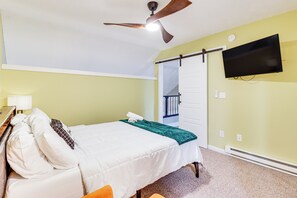 House (2 Bedrooms) | Interior - Cozy Cabin w/ Deck < 1 Mi to Jack Frost Resort! (White Haven)