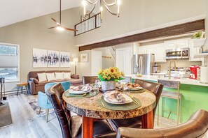 Interior - Cozy Cabin w/ Deck < 1 Mi to Jack Frost Resort! (White Haven)