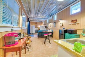 Interior - Inglis Studio Home w/ Covered Patio & Grill! (Inglis)
