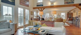 Beautiful Aquinnah Home: Ocean View, Walk to Beach