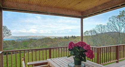 Beautiful Aquinnah Home: Ocean View, Walk to Beach