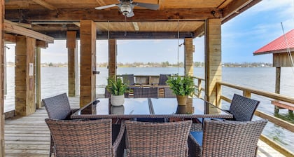 Lakefront Oscar Home w/ Game Room + Boat Dock!