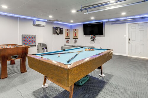 Lakefront Oscar Home w/ Game Room + Boat Dock!