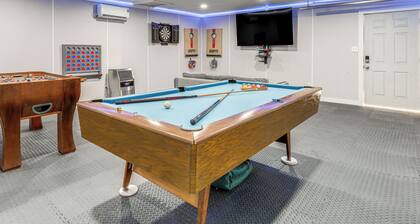 Lakefront Oscar Home w/ Game Room + Boat Dock!