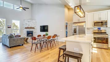 House (3 Bedrooms) | Interior