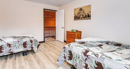 Riverfront Peru Cabin ~ 2 Mi to Lake Champlain!