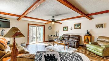 House (2 Bedrooms) | Interior