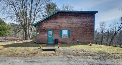 Riverfront Peru Cabin ~ 2 Mi to Lake Champlain!