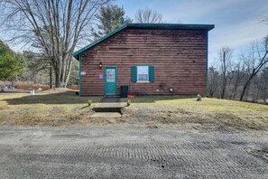House (2 Bedrooms) | Interior - Riverfront Peru Cabin ~ 2 Mi to Lake Champlain! (Peru)